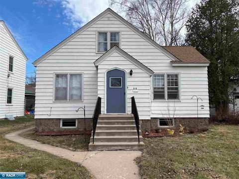 Photo of 910 Minnesota Street, Hibbing, MN 55746 (MLS # 149792)