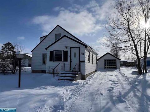 Photo of 511 3rd St NE St, Chisholm, MN 55719 (MLS # 149453)