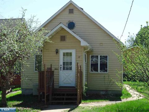 Photo of 17 3rd St, Chisholm, MN 55719 (MLS # 148365)