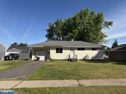 Photo of 233 Guilford RD, Hoyt Lakes, MN 55750 (MLS # 150200)