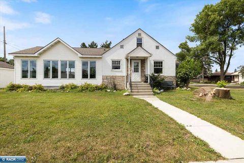 Photo of 802 6th St, Virginia, MN 55792 (MLS # 148944)