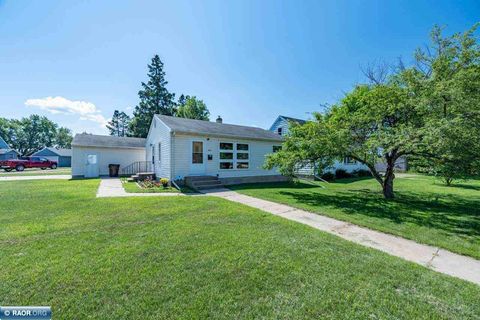 Photo of 2714 Diane Lane, Hibbing, MN 55746 (MLS # 150315)