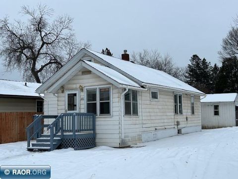 Photo of 618 24th St, Hibbing, MN 55746 (MLS # 149380)