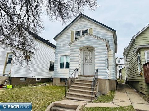 Photo of 514 Douglas Ave, Eveleth, MN 55734 (MLS # 149817)