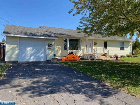 Photo of 205 Suffolk Dr, Hoyt Lakes, MN 55750 (MLS # 149147)