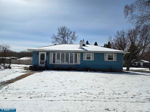 Photo of 306 Highland Dr, Hibbing, MN 55746 (MLS # 149724)