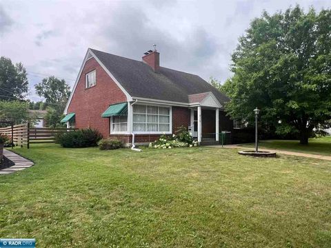 Photo of 816 25th St, Hibbing, MN 55746 (MLS # 149326)