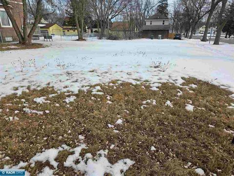 Photo of 2724 2nd Ave, Hibbing, MN 55746 (MLS # 149589)