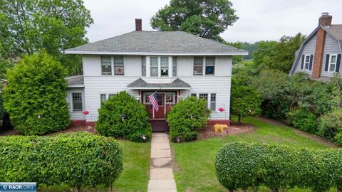 Photo of 701 Grant Ave, Eveleth, MN 55734 (MLS # 148885)