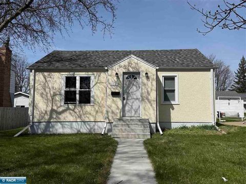 Photo of 3511 3rd Ave W AVE, Hibbing, MN 55746 (MLS # 149951)