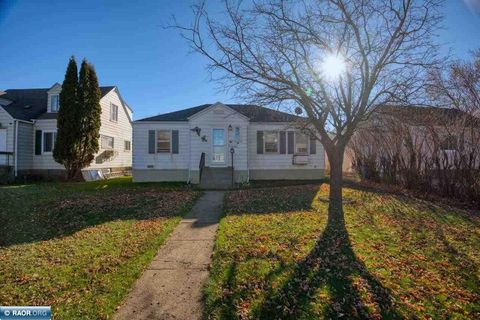 Photo of 914 Michigan St, Hibbing, MN 55746 (MLS # 149323)