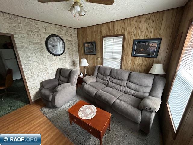 305 E 25th St