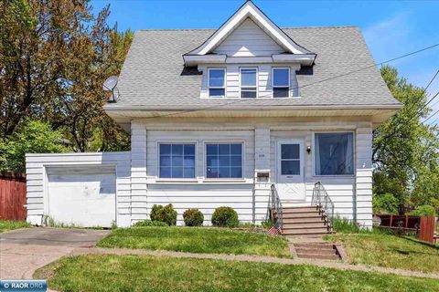 Photo of 5911 Elinor St, Duluth, MN 55807 (MLS # 150368)
