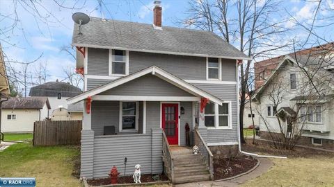 Photo of 814 E Howard St, Hibbing, MN 55746 (MLS # 149845)