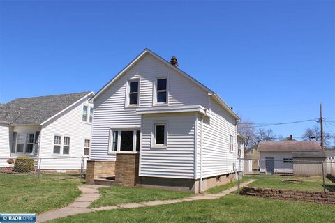 Photo of 2612 3rd Ave, Hibbing, MN 55746 (MLS # 148283)