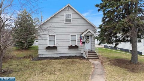 Photo of 610 11th St S St, Virginia, MN 55792 (MLS # 149851)