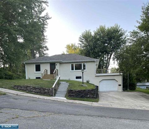 Photo of 1011 Jefferson Street, Eveleth, MN 55734 (MLS # 148570)