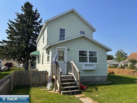 Photo of 840 Chapman St, Ely, MN 55731 (MLS # 148652)