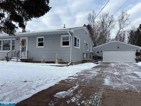 Photo of 1621 39th St, Hibbing, MN 55746 (MLS # 149419)