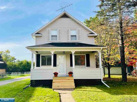 Photo of 1938 26th St, Hibbing, MN 55746 (MLS # 149105)