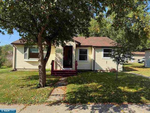 Photo of 413 6th St, Keewatin, MN 55753 (MLS # 149039)