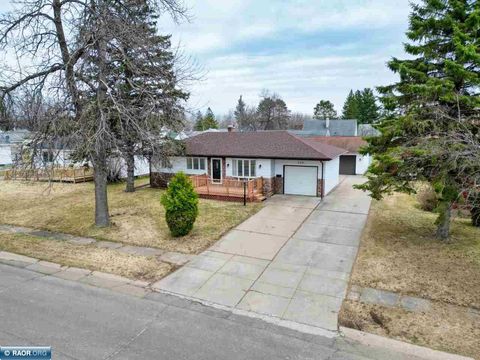 Photo of 308 Hampshire Rd, Hoyt Lakes, MN 55750 (MLS # 149811)