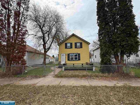 Photo of 209 W Howard Ave, Keewatin, MN 55753 (MLS # 149901)
