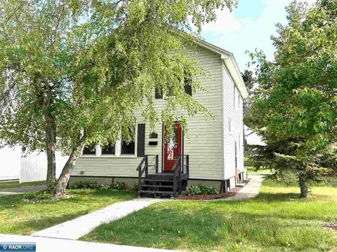 Photo of 638 James St, Ely, MN 55731 (MLS # 149690)