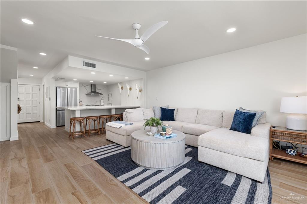 227 W Morningside Drive B222