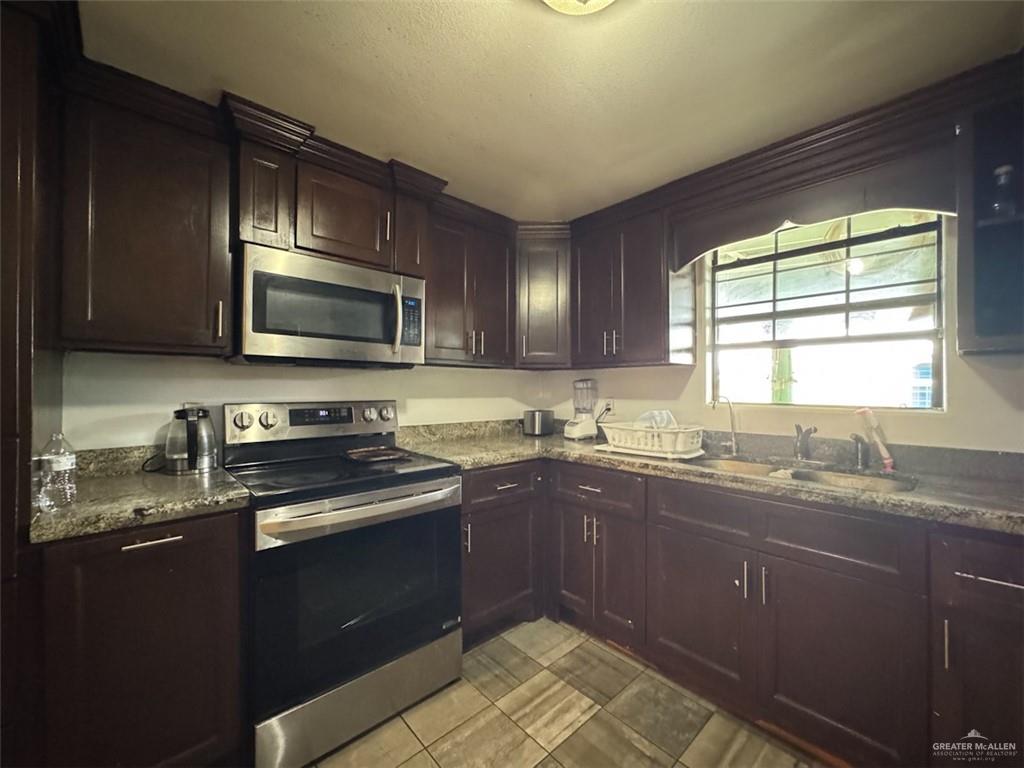 23960 N Texan Road, Edinburg, Texas image 9