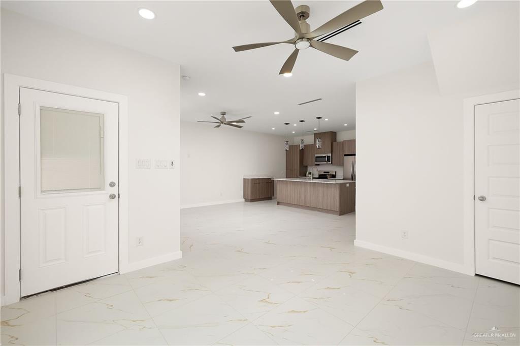 916 S Bicentennial Boulevard