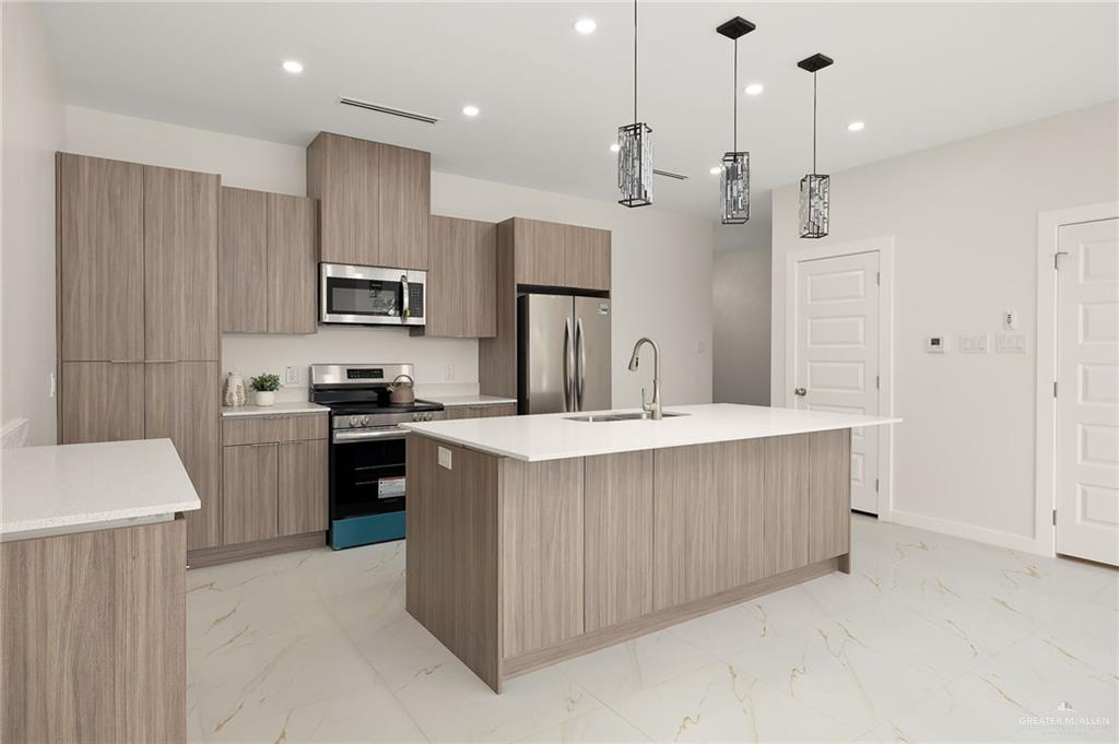 916 S Bicentennial Boulevard