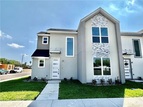 Townhouse For Sale - 701 W Seminole Avenue<br/> Pharr, TX 78577