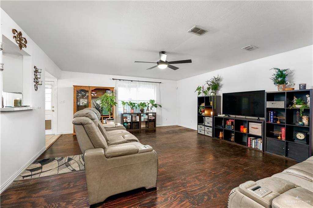 325 Roundup Circle, Edinburg, Texas image 4