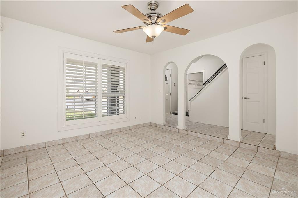 2001 W Jonquil Avenue