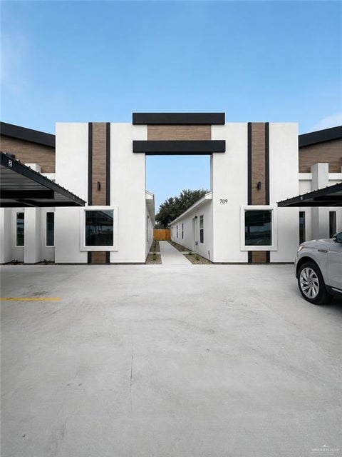 Multifamily For Sale - 709 N Emerald Avenue<br/> Hidalgo County, Edinburg, TX 78541
