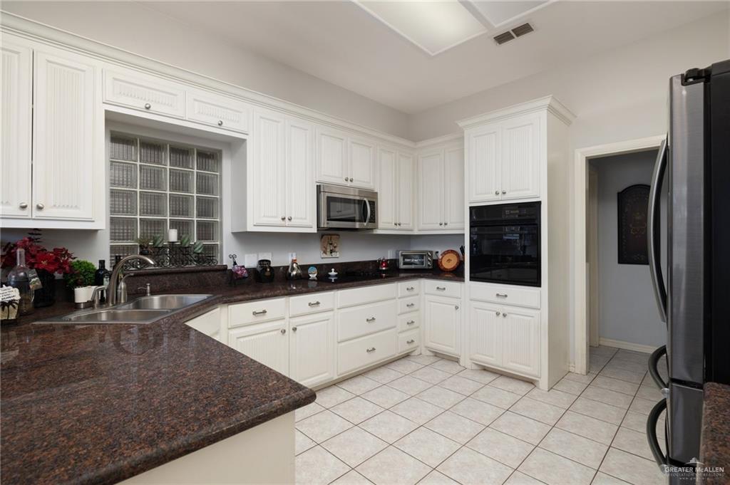 2102 Sabinal Street, Mission, Texas image 9