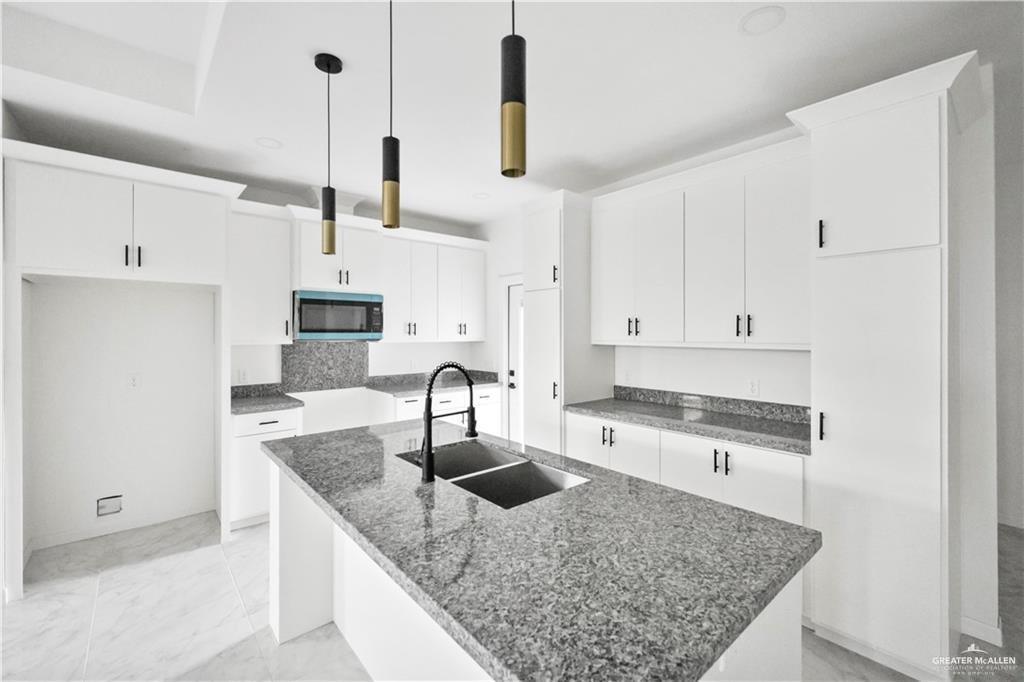6109 N Luz Del Sol Street, Edinburg, Texas image 10