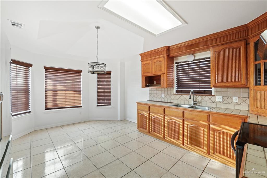 1000 Via Cantera Drive, San Juan, Texas image 6