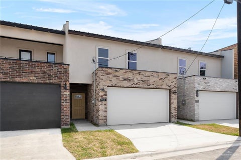 Townhouse For Rent - 916 S Bicentennial Boulevard<br/> Hidalgo County, McAllen, TX 78501