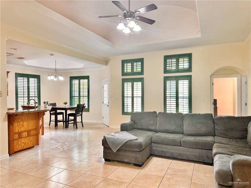 2401 S Gardenia Street, Pharr, Texas image 4