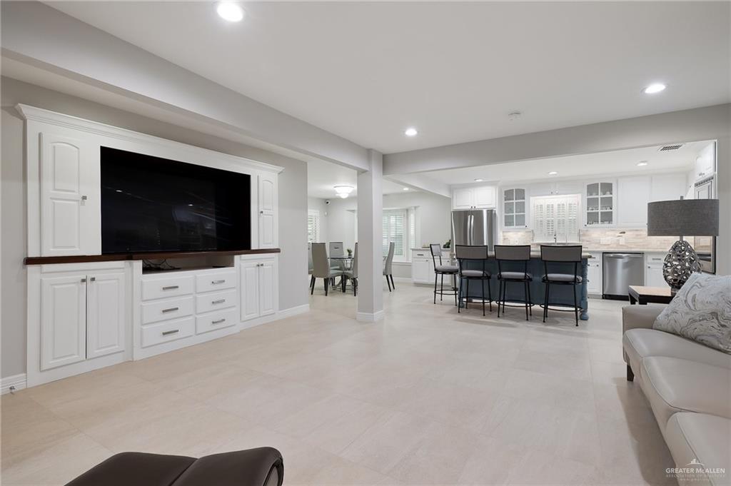 Mcallen, Texas, 78504, United States, 5 Bedrooms Bedrooms, ,5 BathroomsBathrooms,Residential,Active,1959956