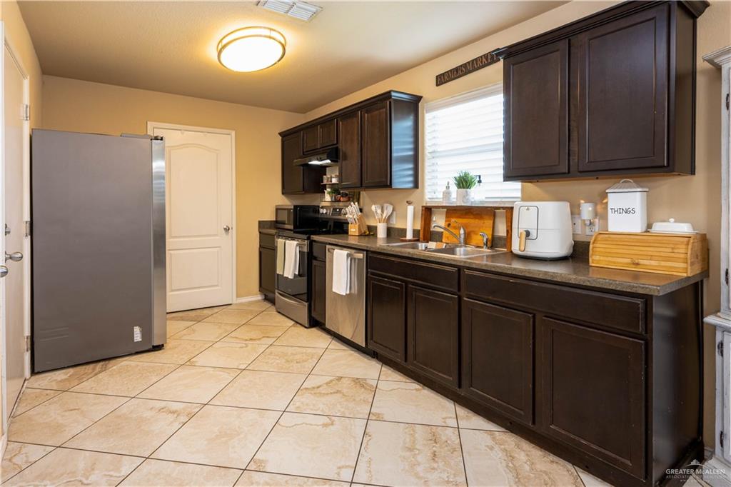 424 Colorado Drive, San Benito, Texas image 4
