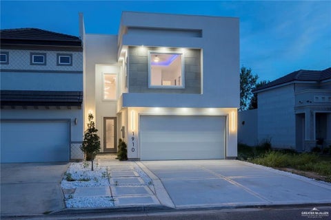 Townhouse For Sale - 1910 Sunset Drive<br/> Mission, TX 78572