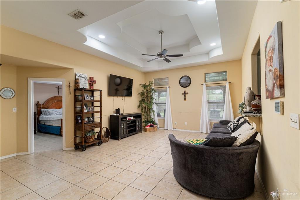 838 Quail Hollow Drive, Weslaco, Texas image 8