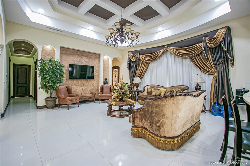 104 Loma Blanca Street, La Joya, Texas image 2