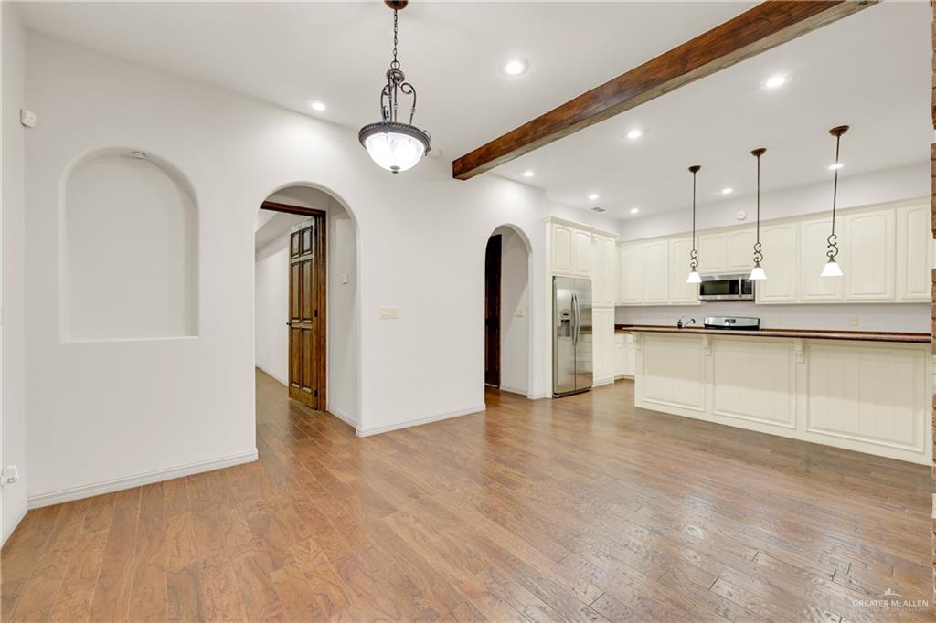 421 Cottonwood Avenue