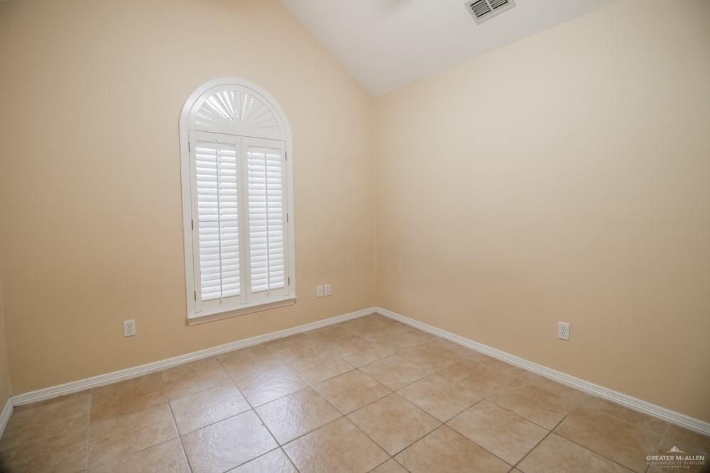 812 Chickadee Avenue, Pharr, Texas image 12