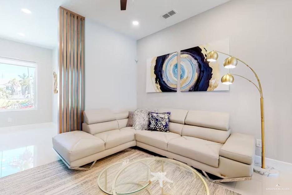 116A & 116B E Dolphin Street