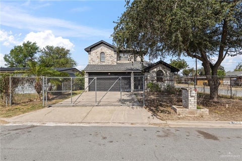 Homes For Sale - 900 S 26 1/2 Street<br/> McAllen, TX 78501